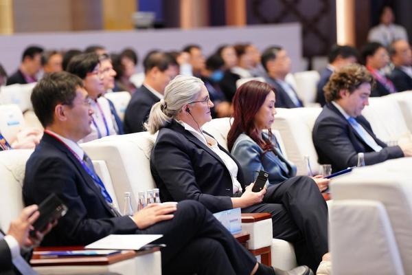 11月6日,第八届虹桥国际经济论坛“全球南方农业可持续发展交流对话”分论坛在国家会展中心(上海)举行。新华社记者 樊雨晴 摄